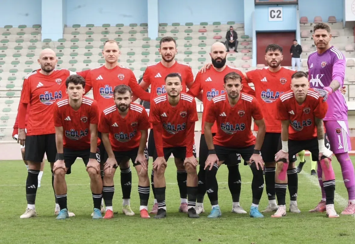 Gölcükspor liderliğini sürdürüyor