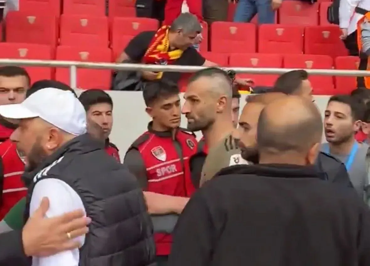 Göztepe taraftarı ile Serdar Dursun arasında gerginlik