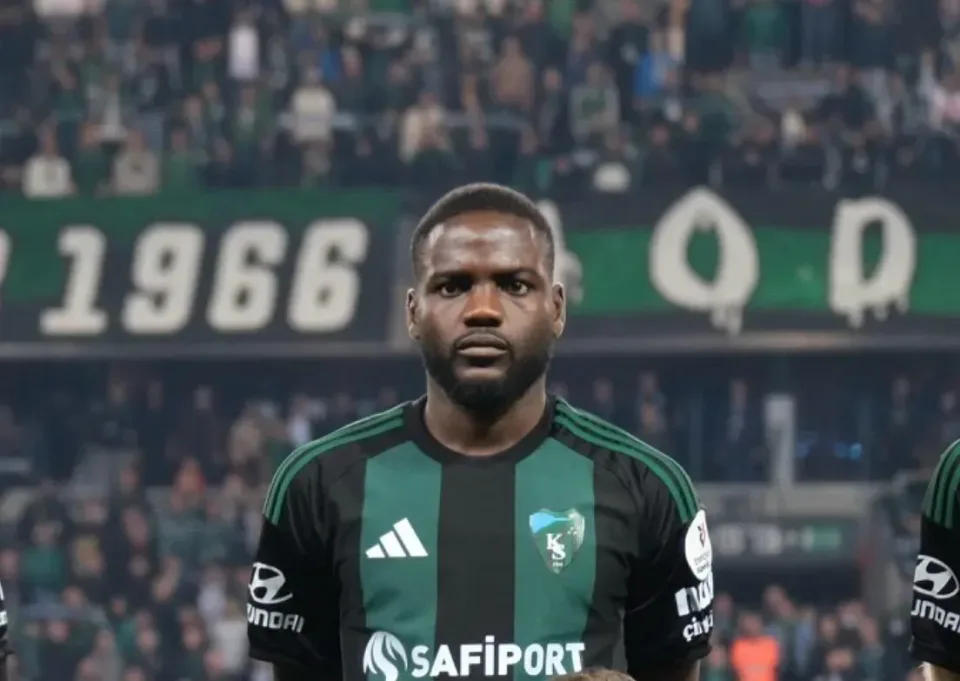 Dört oyuncu sarı kart sınırında