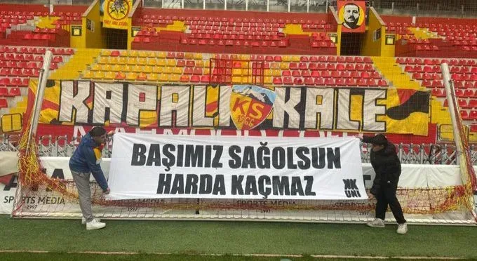 Kayserispor taraftarlarından anlamlı pankart