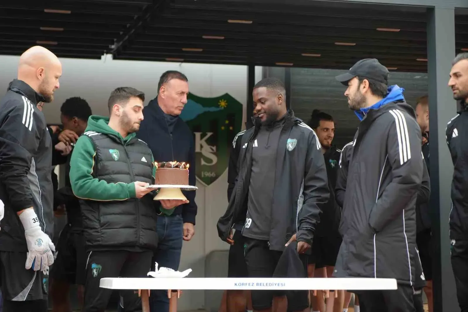 Show’un doğun günü kutlandı ve açıklamalarda bulundu