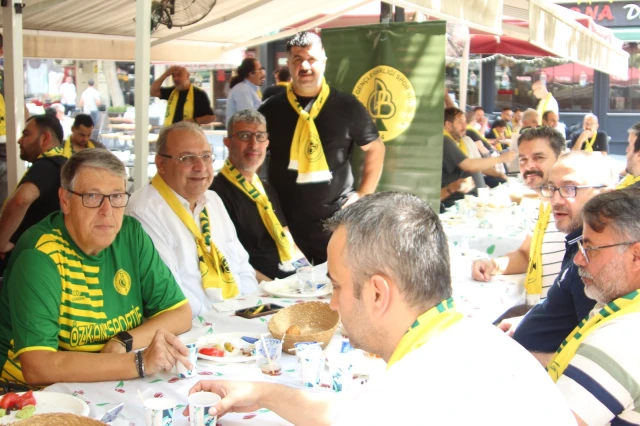 Darıca’da yönetim ve taraftar kahvaltıda buluştu