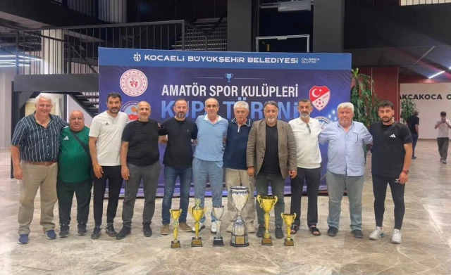 Derince Yavuzspor sezonu 7 kupayla tamamladı