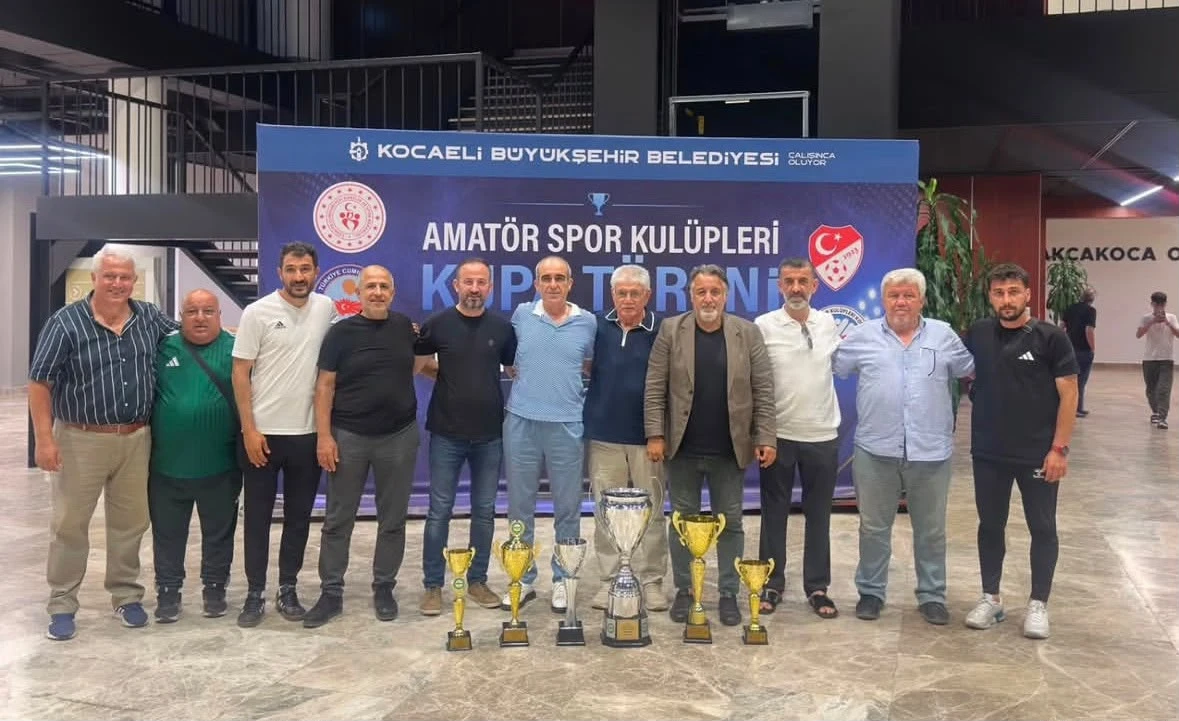 Derince Yavuzspor sezonu 7 kupayla tamamladı