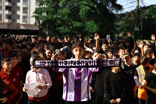 Gebzespor’dan Koç Ortaokulu’na ziyaret