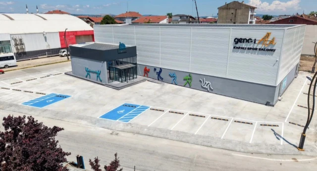 Genc-i Âlâ Kapalı Spor Salonu açılış için gün sayıyor