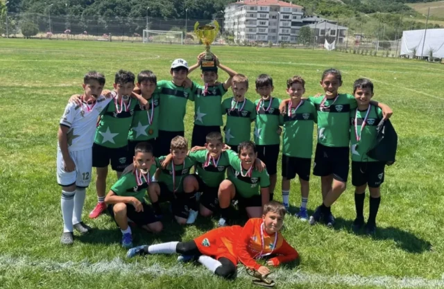 Hisareynspor altyapısından Yalova’da çifte başarı