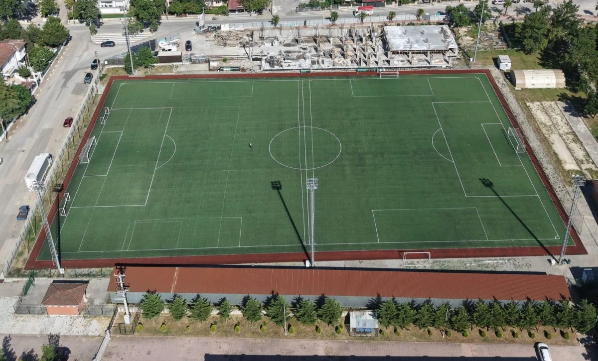 Kandıra İlçe Stadı’nda 1.300 kişilik tribün hızla yükseliyor