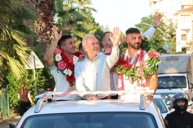 Karamürsel, Kırkpınar kahramanlarını coşkuyla karşıladı