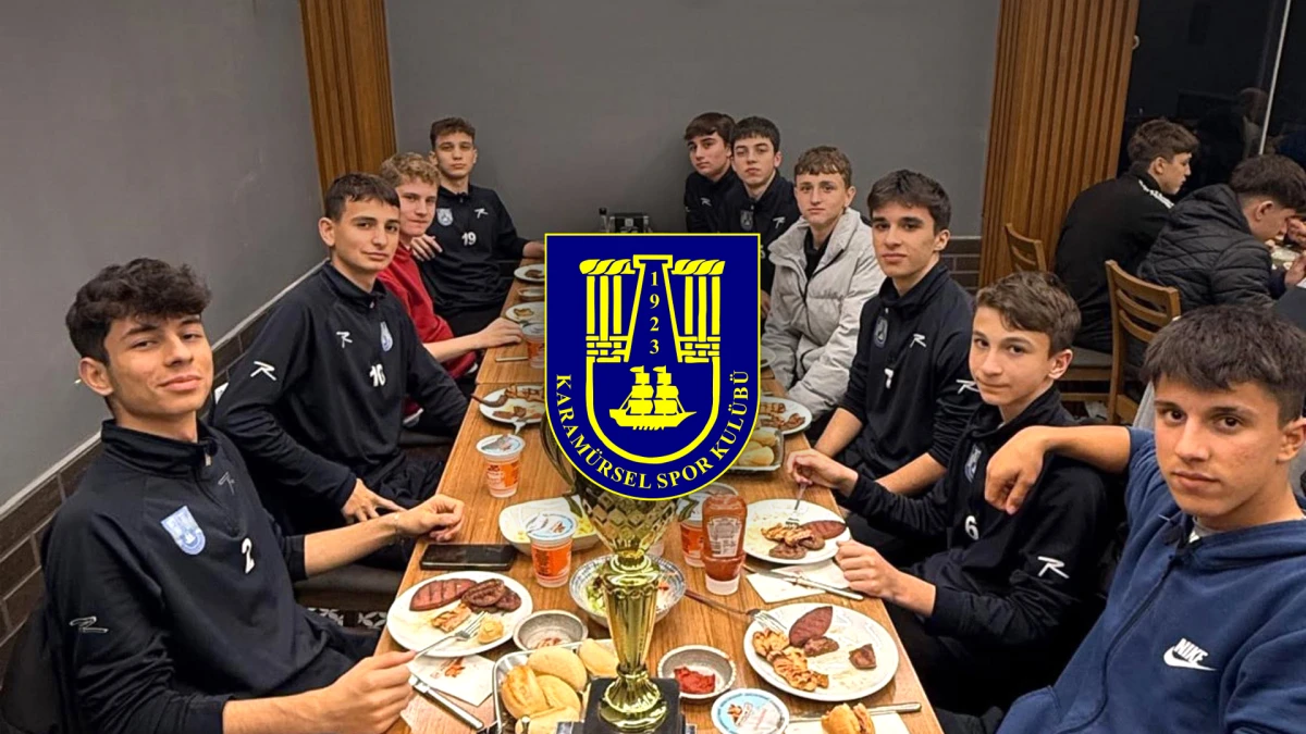 Karamürselspor U16 kupasını kaldırdı