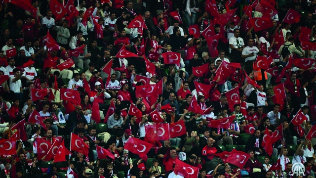 Kocaeli, Milli Takımını bağrına bastı: Tribünler doldu