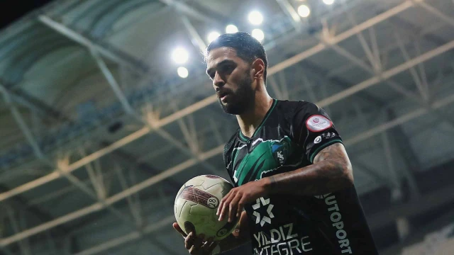 Kocaelispor’un eski futbolcusu Daniel Candeias futbola veda etti