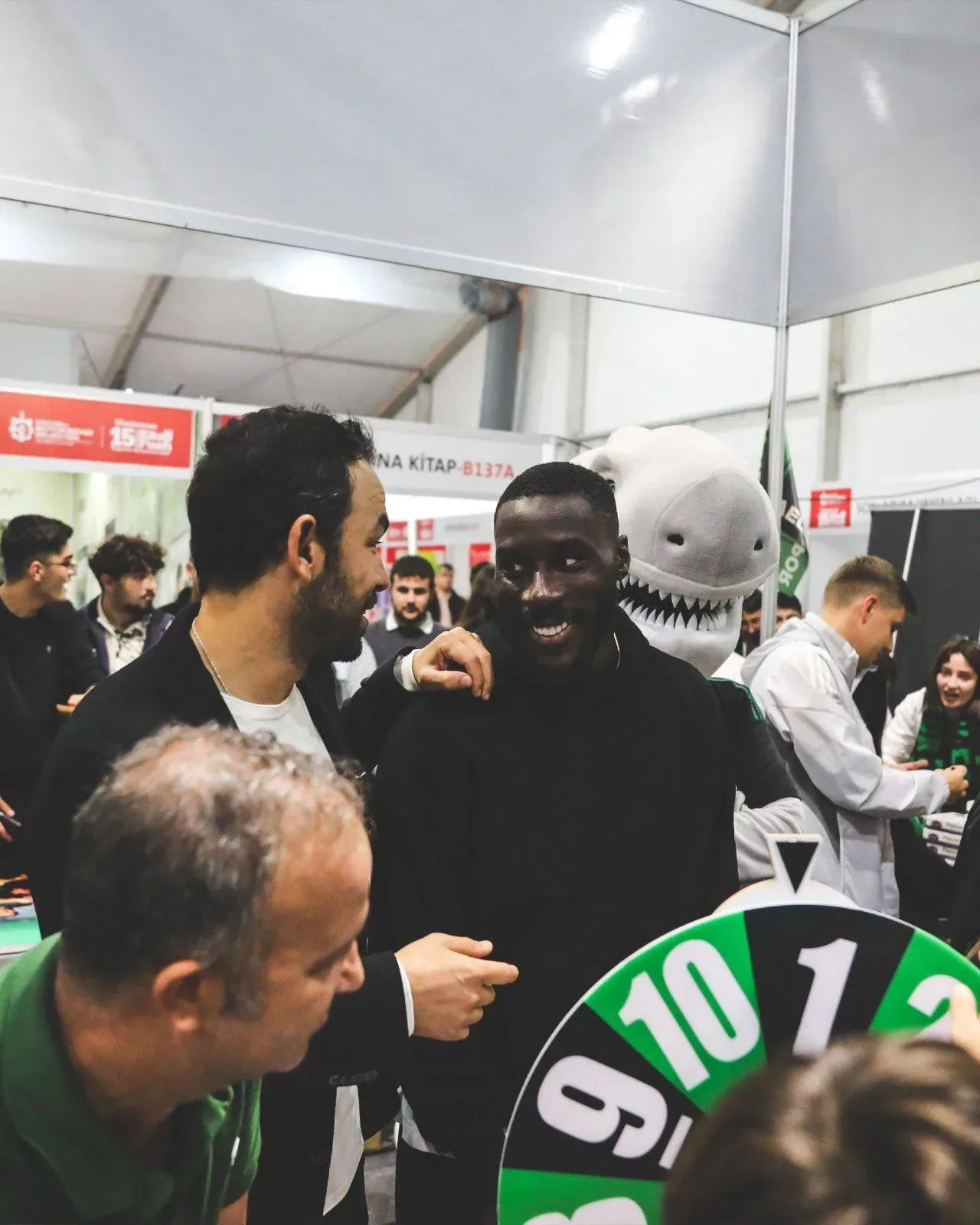 Kocaelispor, 15. Kocaeli Kitap Fuarı’nda taraftarlarla buluştu