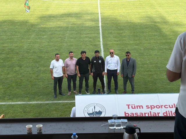 Metin Özkan, U20 maçını takip etti