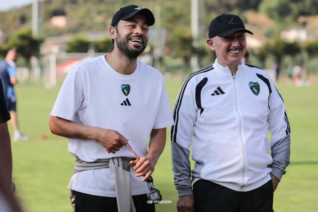 Tahir Büyükakın Riva'da Kocaelispor'u ziyaret etti