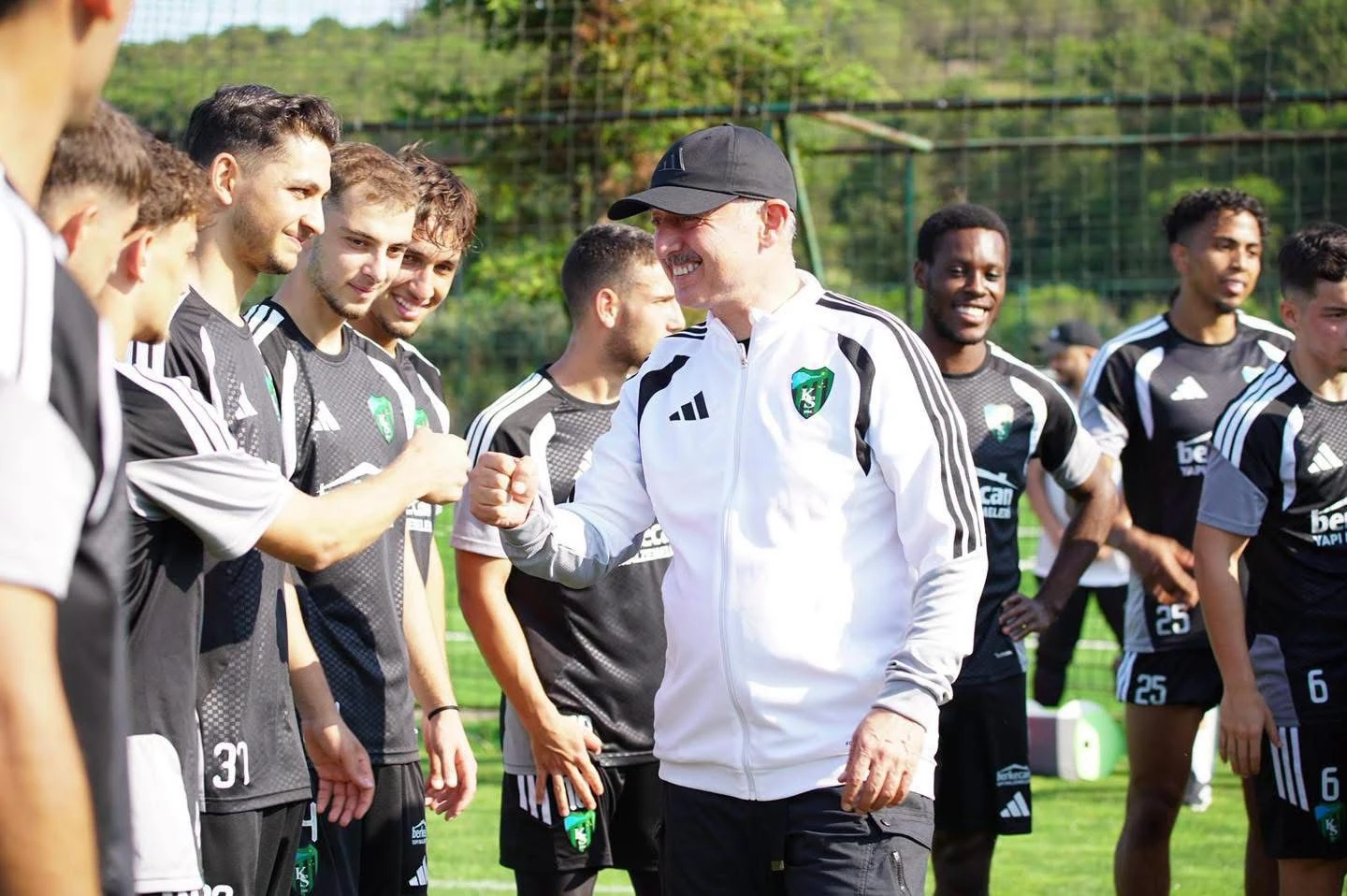 Tahir Büyükakın Riva'da Kocaelispor'u ziyaret etti