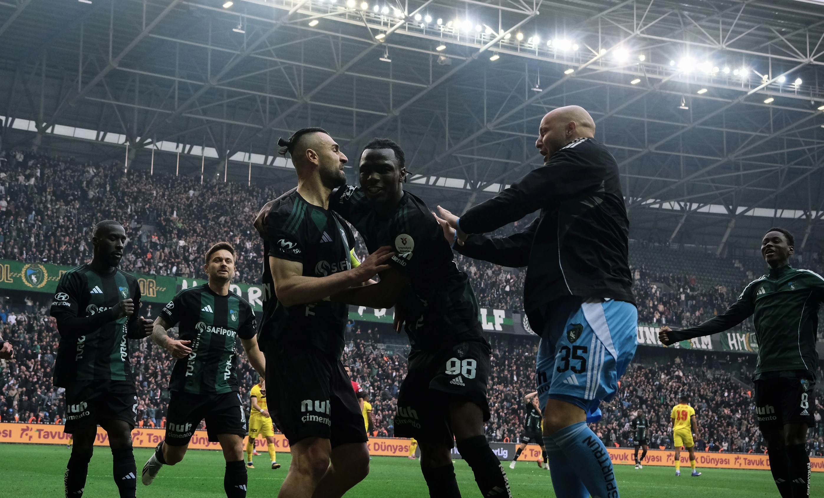Kocaelispor son nefeste puanı kurtardı